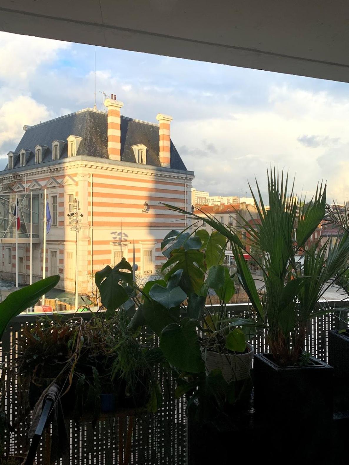 Modern Spacious flat with Terrace, Parking near Metro