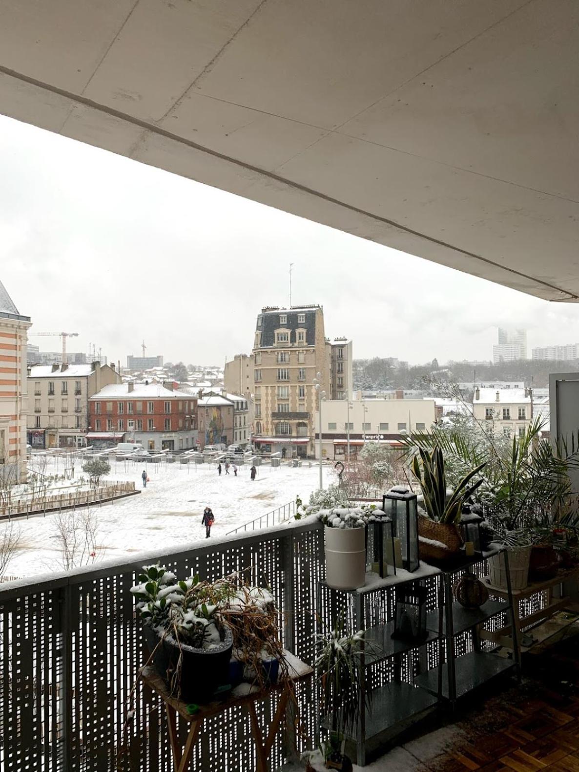Modern Spacious flat with Terrace, Parking near Metro