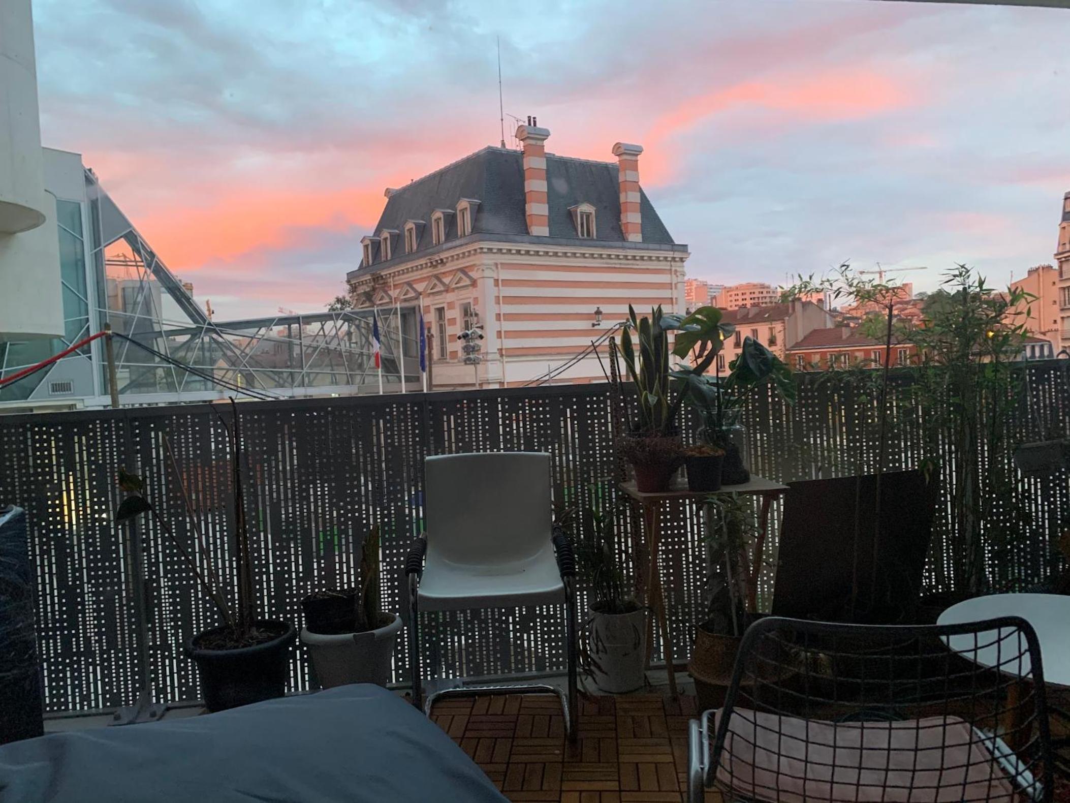 Modern Spacious flat with Terrace, Parking near Metro