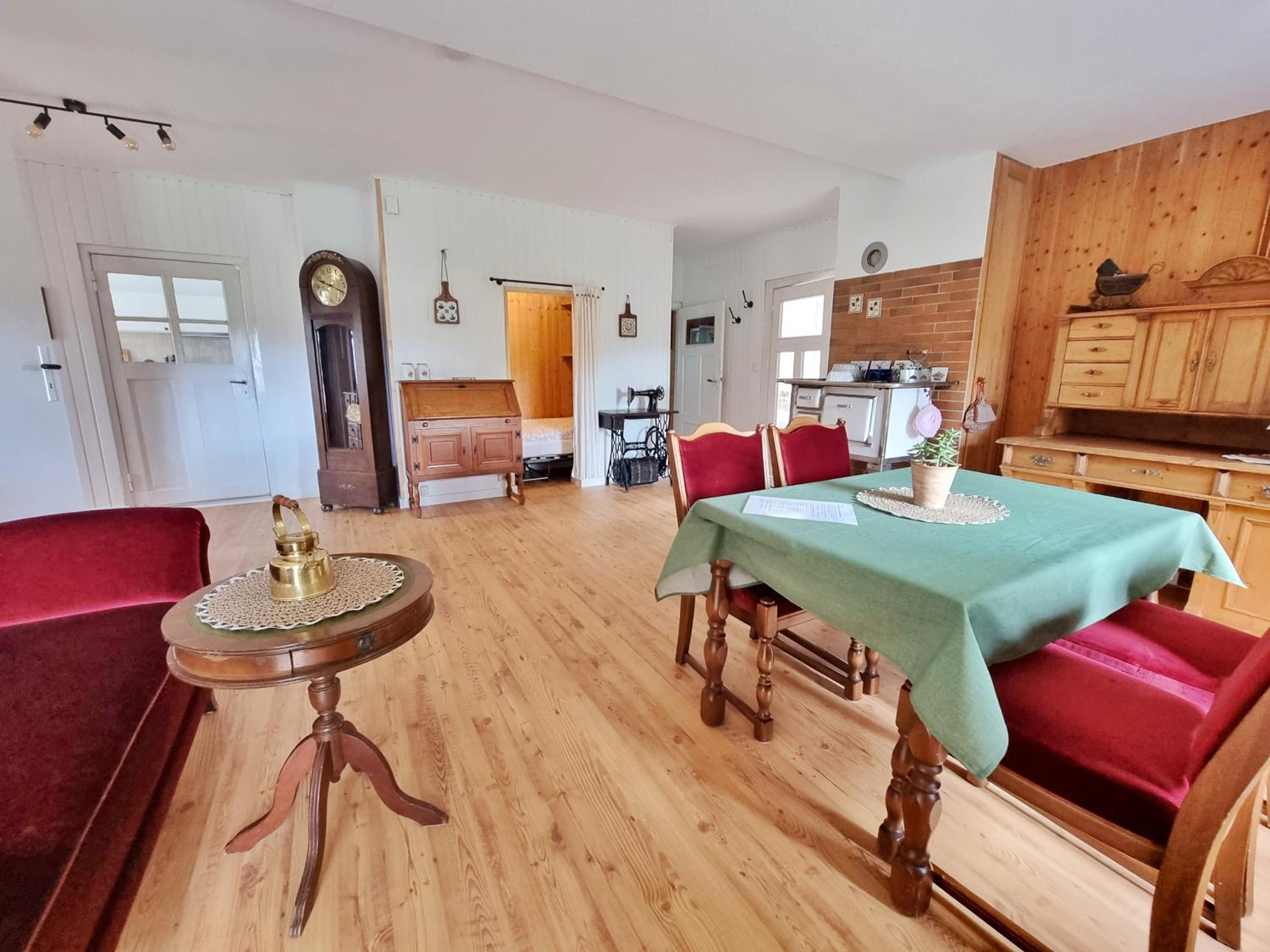200 Jahre altes Landhaus mit Tieren