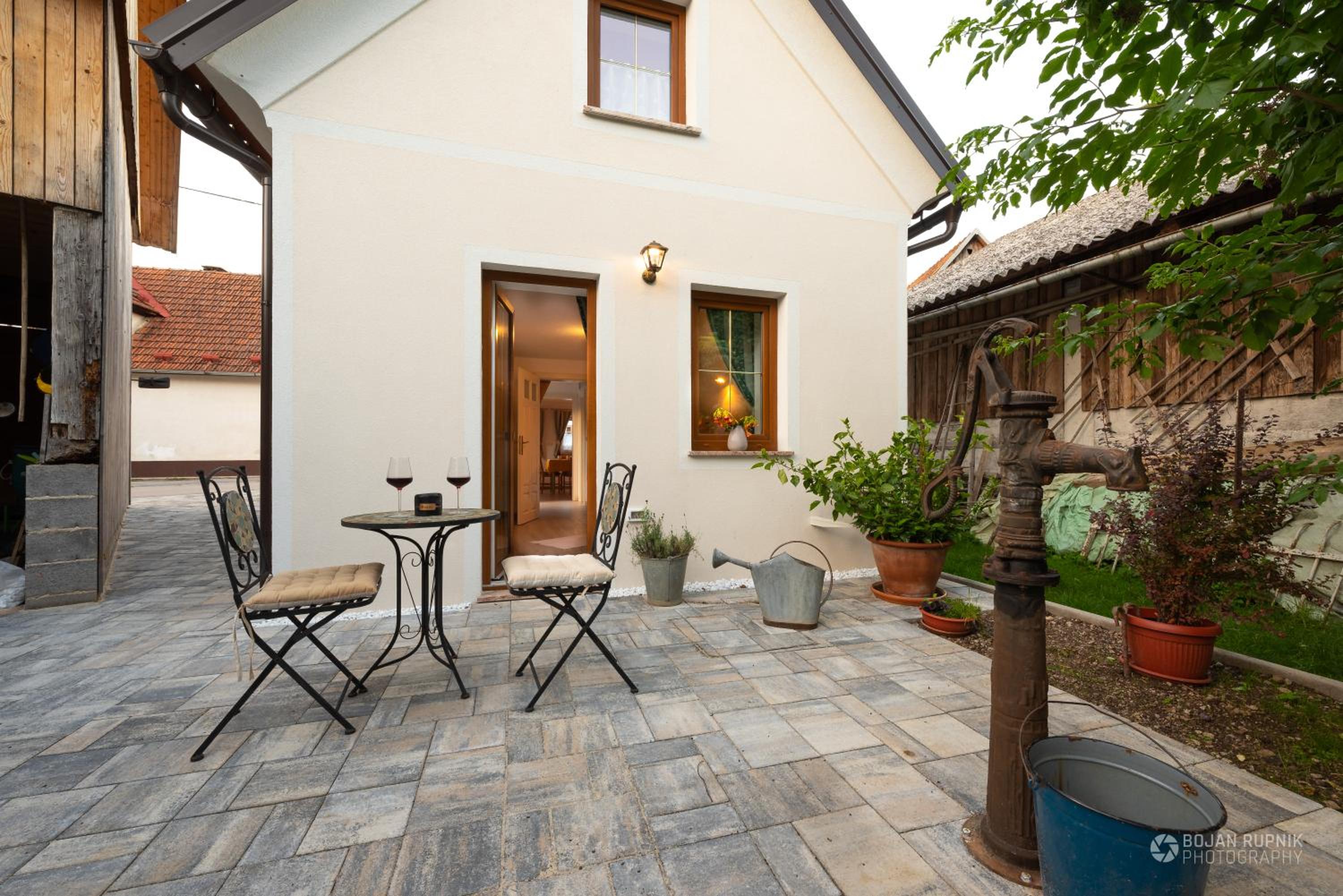 Cherry house - cosy house - ideal for bear watching, in the neighborhood of the medieval Snežnik castle view 2