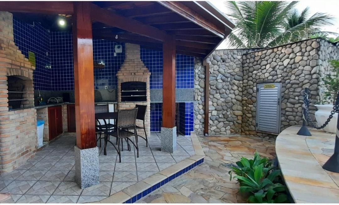 Apartamento com piscina, 300m da praia