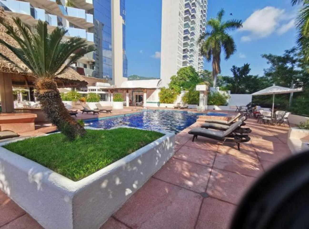 Fresca estancia en zona Dorada con Alberca/Playa! view 4