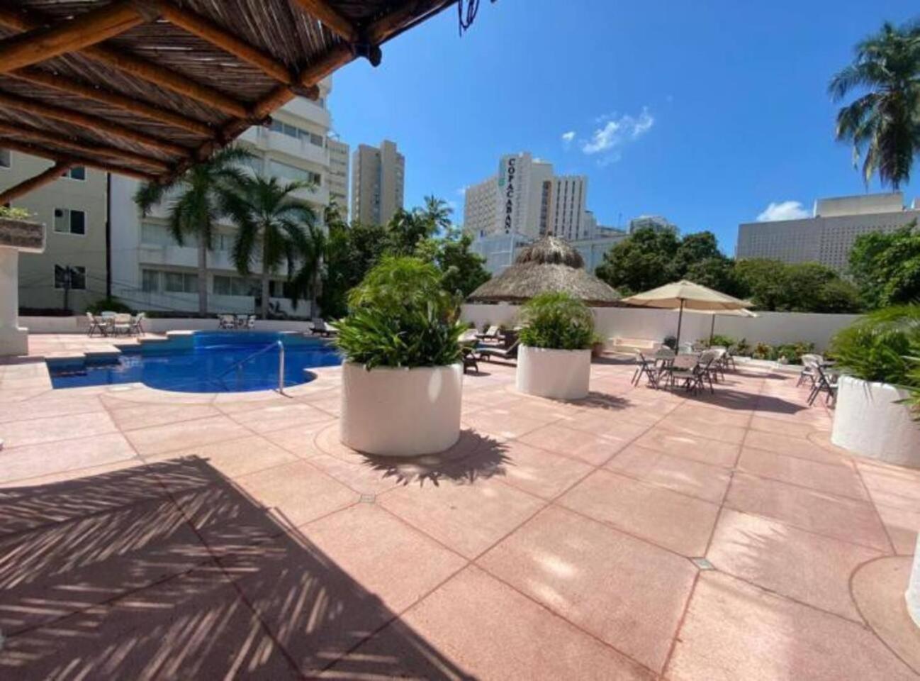 Fresca estancia en zona Dorada con Alberca/Playa! view 5
