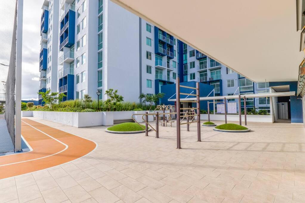 New Luxury Apartment 12th Floor