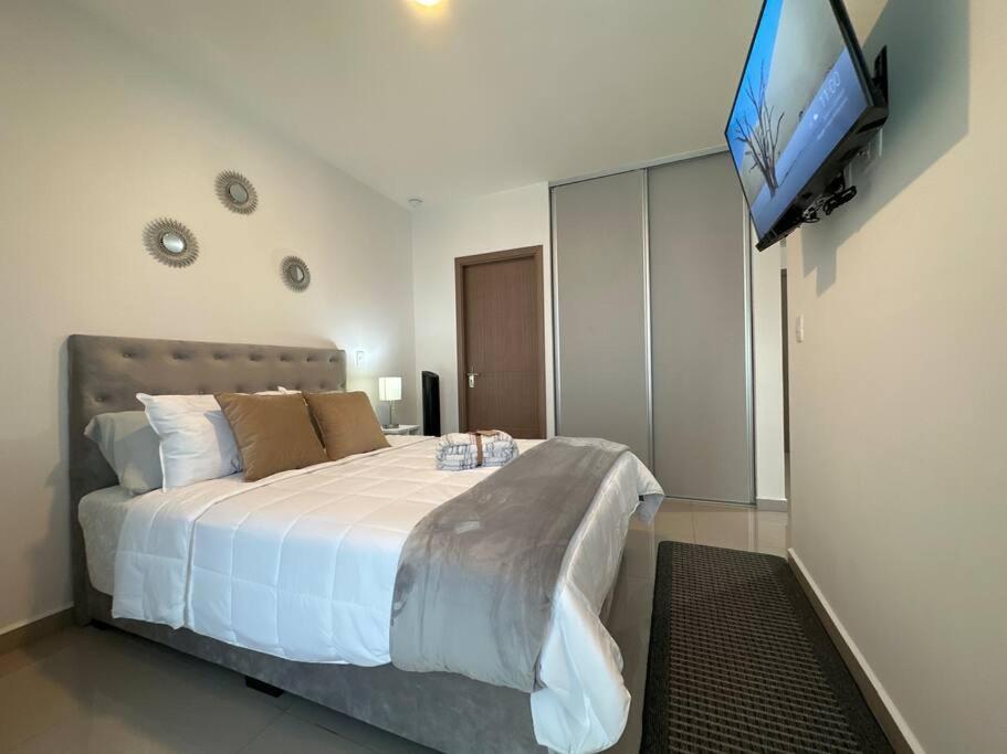 New Luxury Apartment 12th Floor