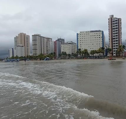 Frente ao mar na Praia Grande