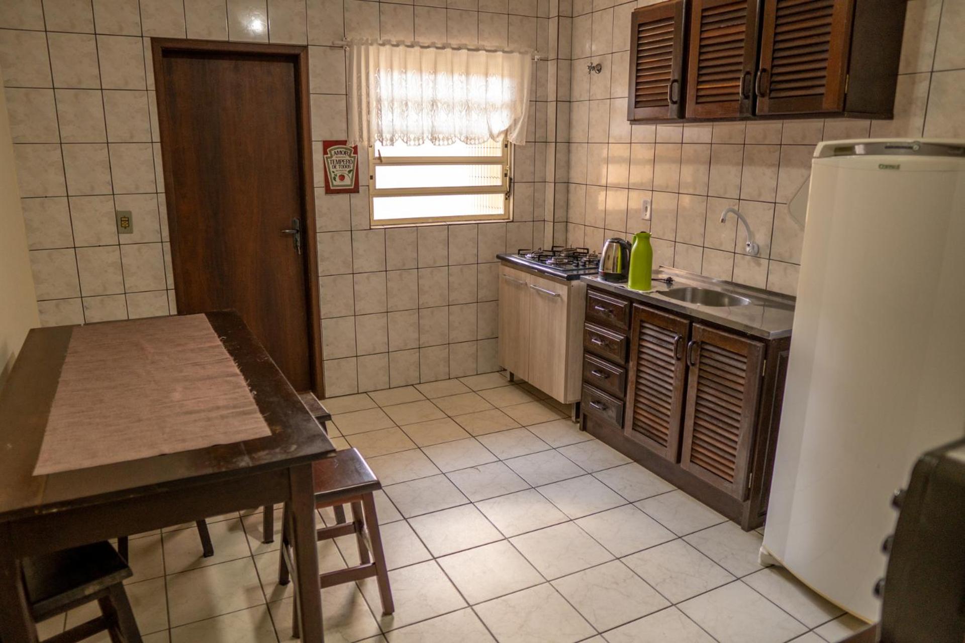 Apartamento a 50m da praia da Enseada - 3 quartos