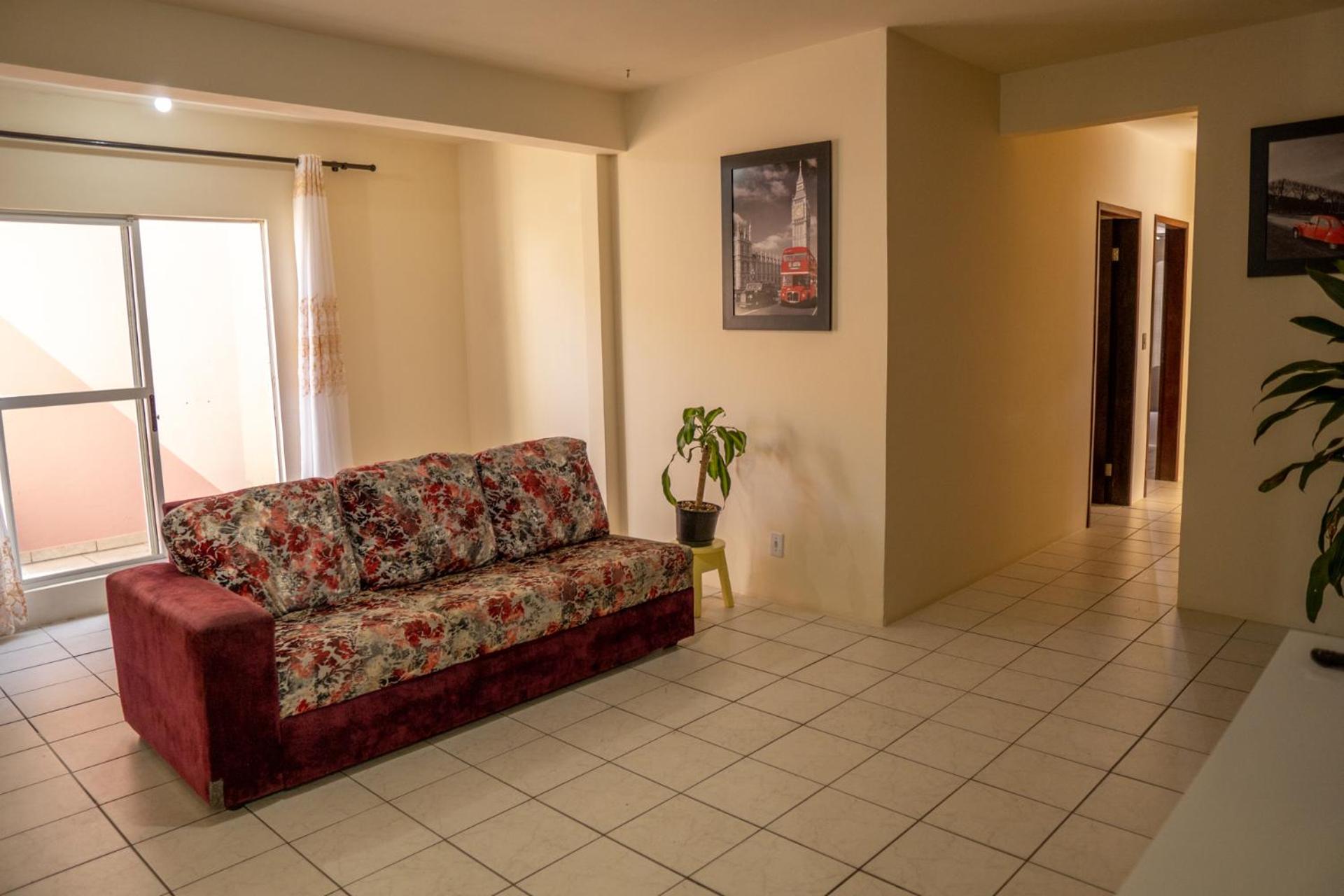 Apartamento a 50m da praia da Enseada - 3 quartos