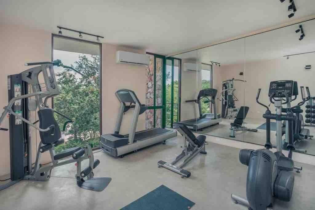 Luxury 2 BDR 2 BTH 2 Bikes Jacuzzi FibOptic WiFi.