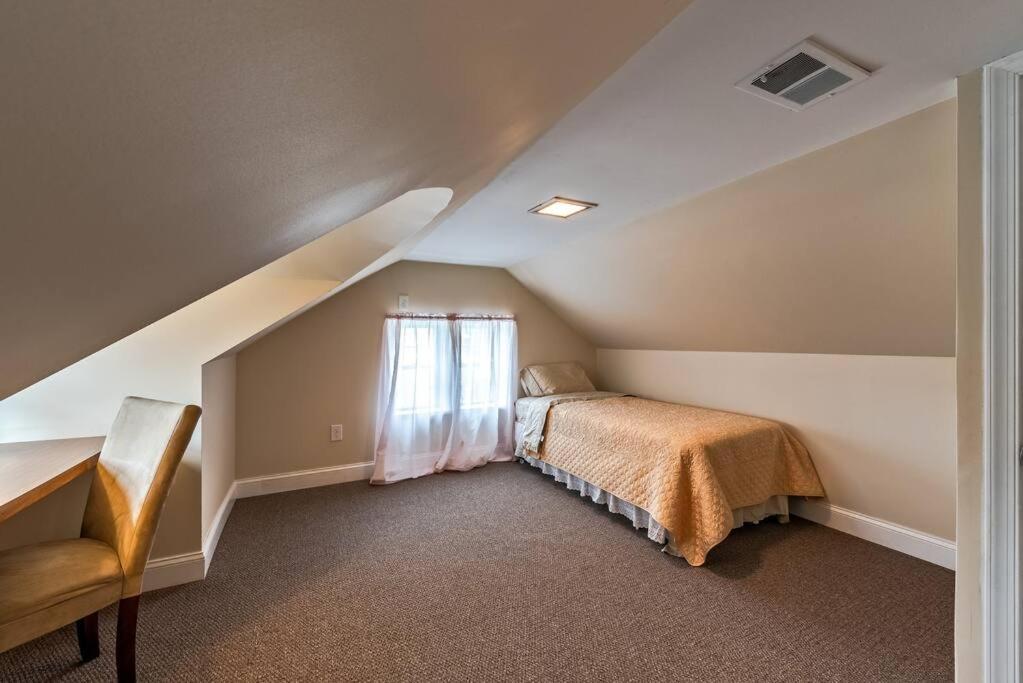 5 Bdrm House (Sleeps 10) Horsham-Philadelphia