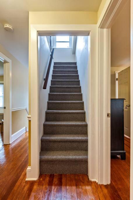 5 Bdrm House (Sleeps 10) Horsham-Philadelphia
