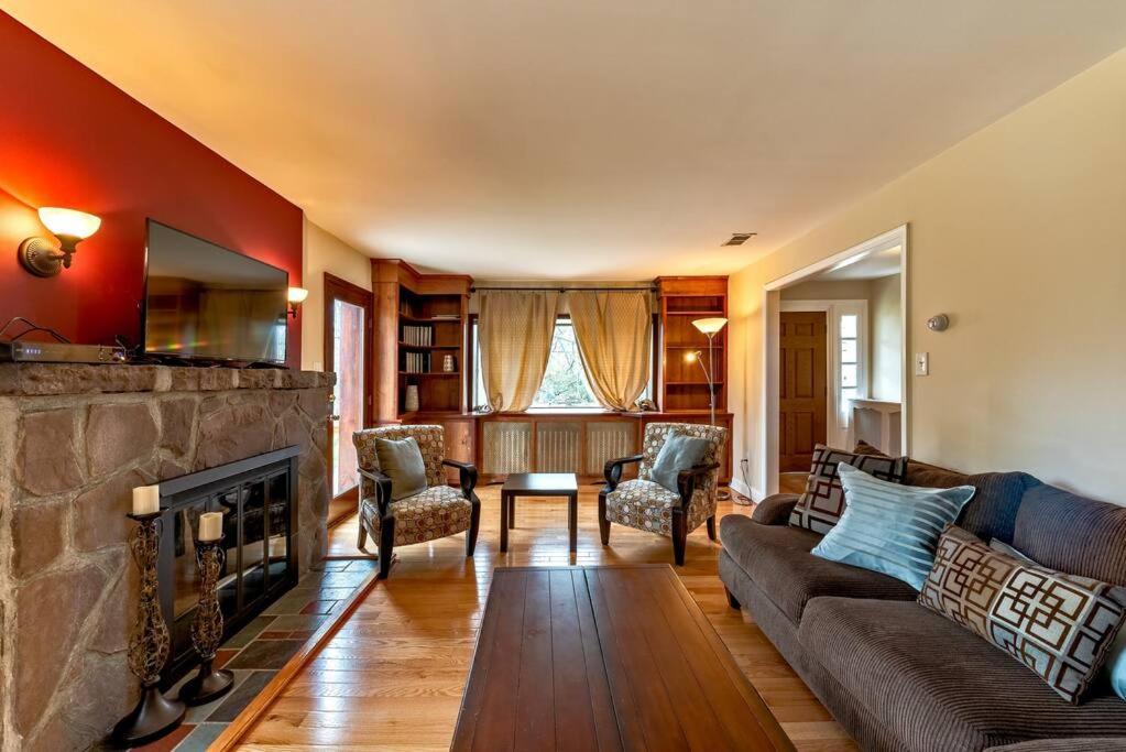 5 Bdrm House (Sleeps 10) Horsham-Philadelphia