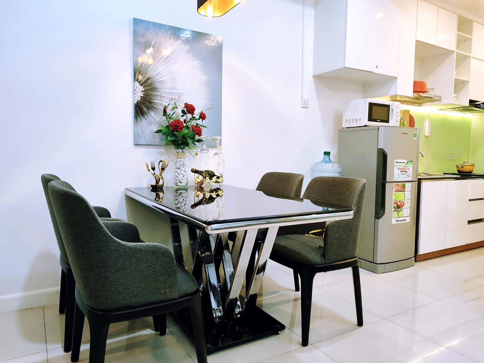 Linda Apartment-ICON56-District4-3mins to center dtrc1- INFINITY POOL- AWESOME ROOFTOP