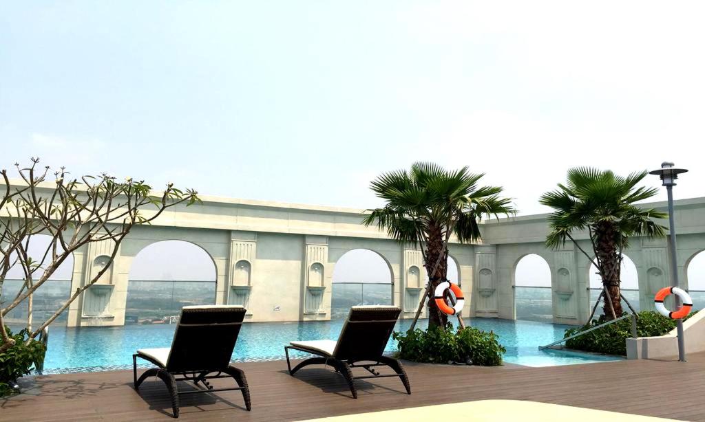 Linda Apartment-ICON56-District4-3mins to center dtrc1- INFINITY POOL- AWESOME ROOFTOP