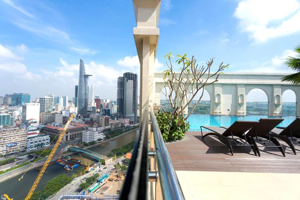 Linda Apartment-ICON56-District4-3mins to center dtrc1- INFINITY POOL- AWESOME ROOFTOP