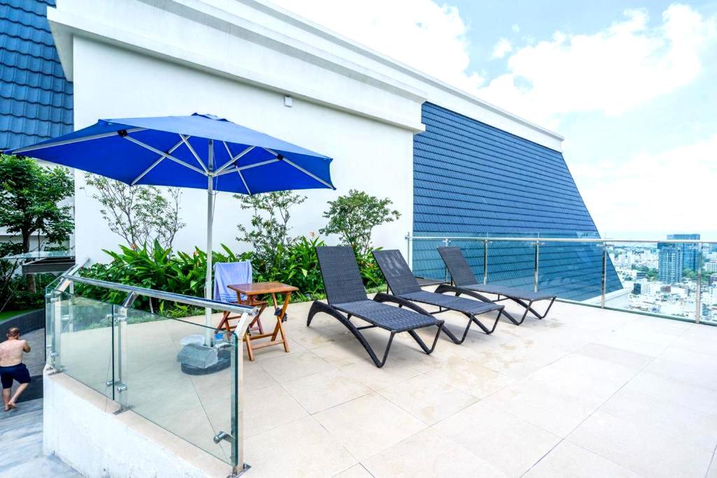 Linda Apartment-ICON56-District4-3mins to center dtrc1- INFINITY POOL- AWESOME ROOFTOP