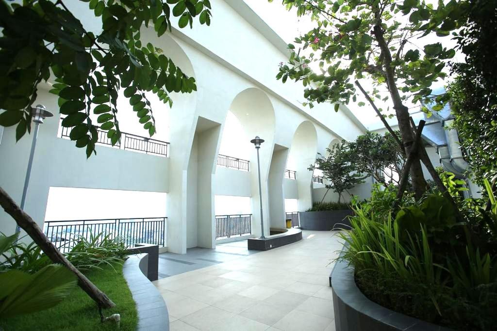 Linda Apartment-ICON56-District4-3mins to center dtrc1- INFINITY POOL- AWESOME ROOFTOP