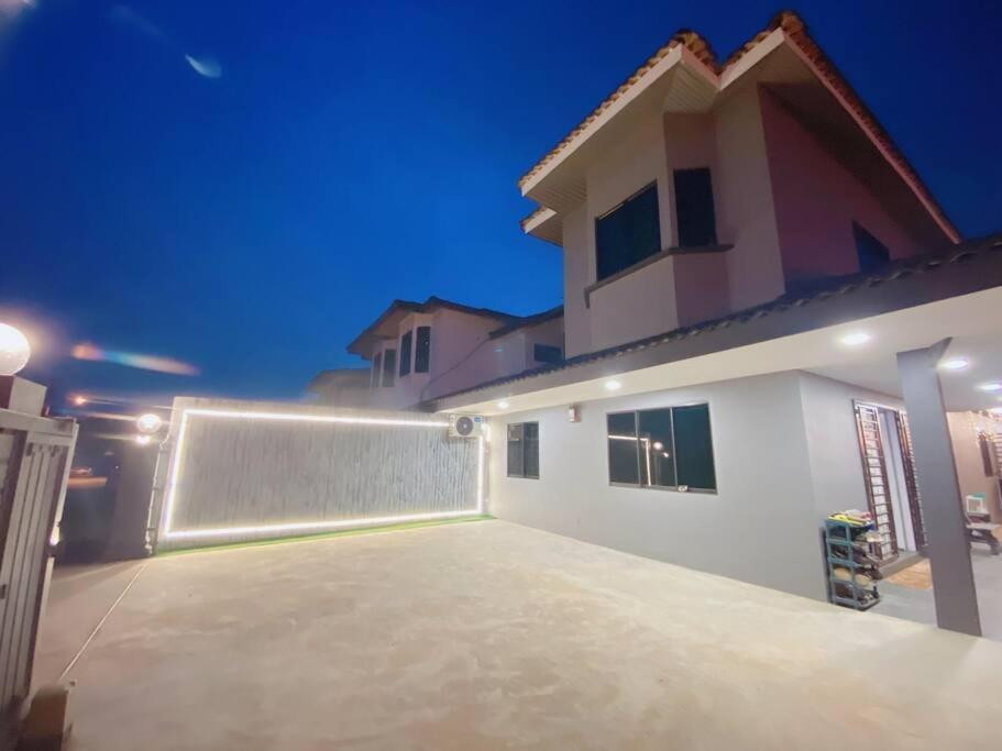 LED Garden BBQ Karaoke Tmn Daya