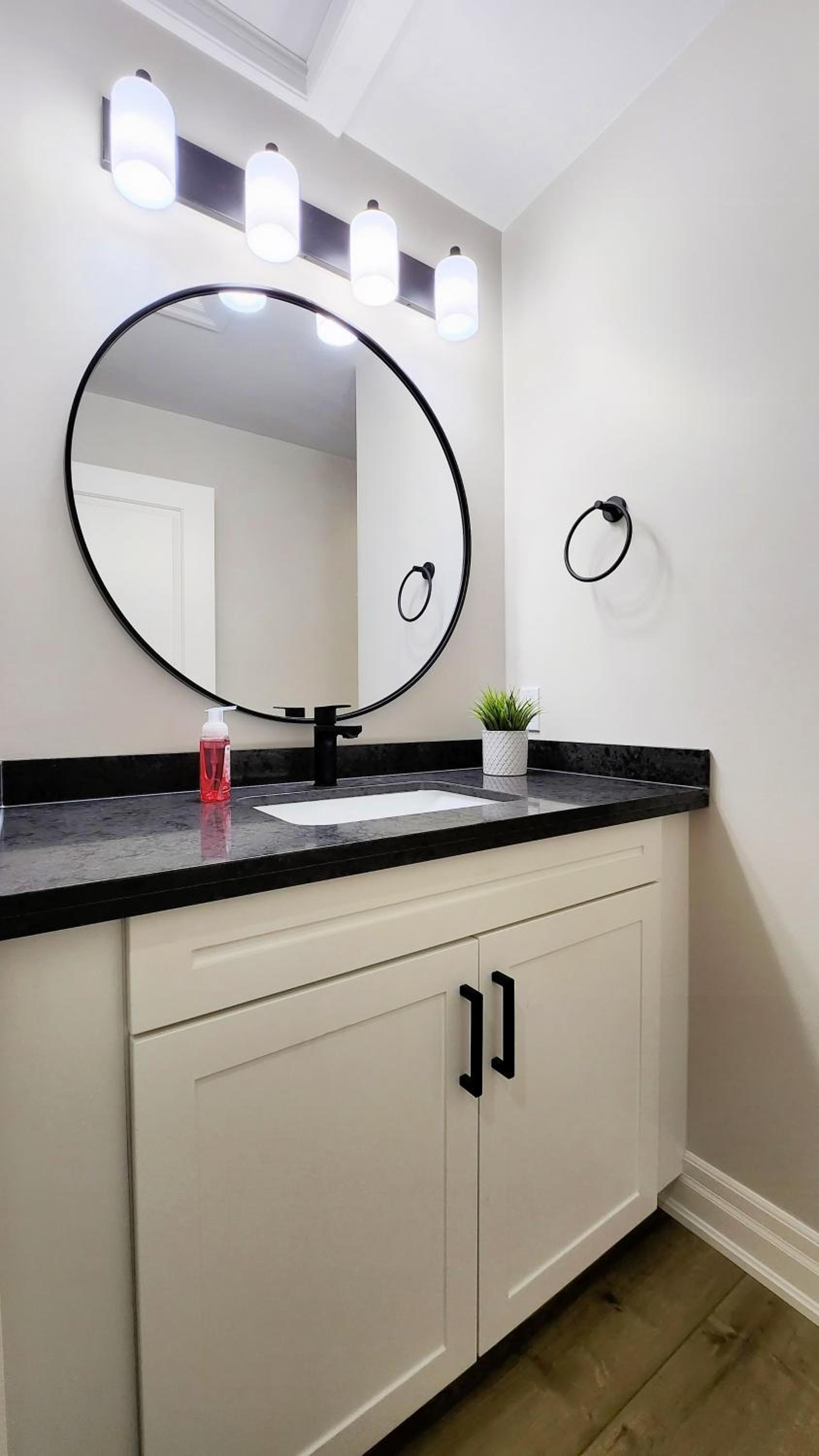 The Zen Escape Modern Queen Size One Bedroom Full Apartment