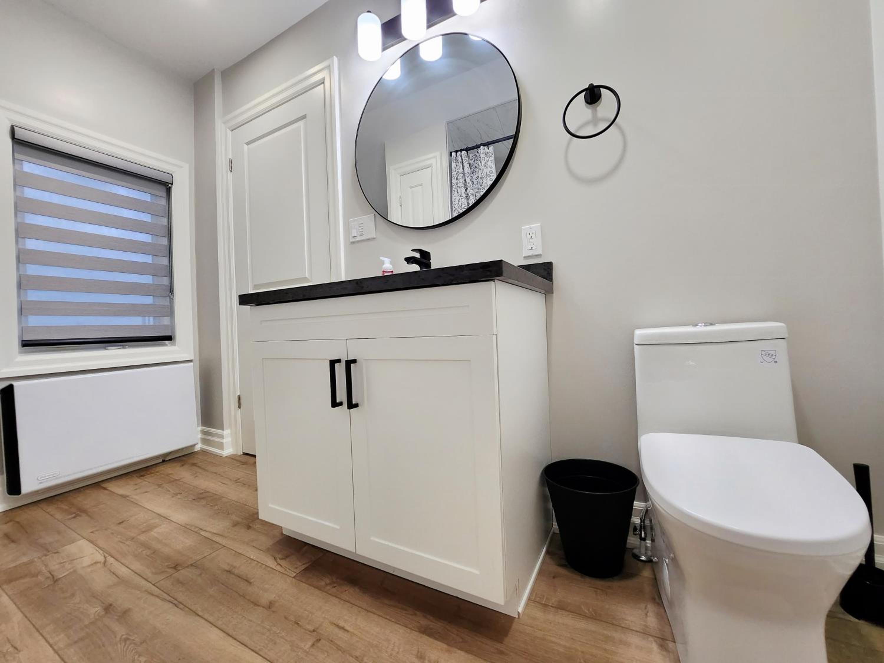 The Zen Escape Modern Queen Size One Bedroom Full Apartment