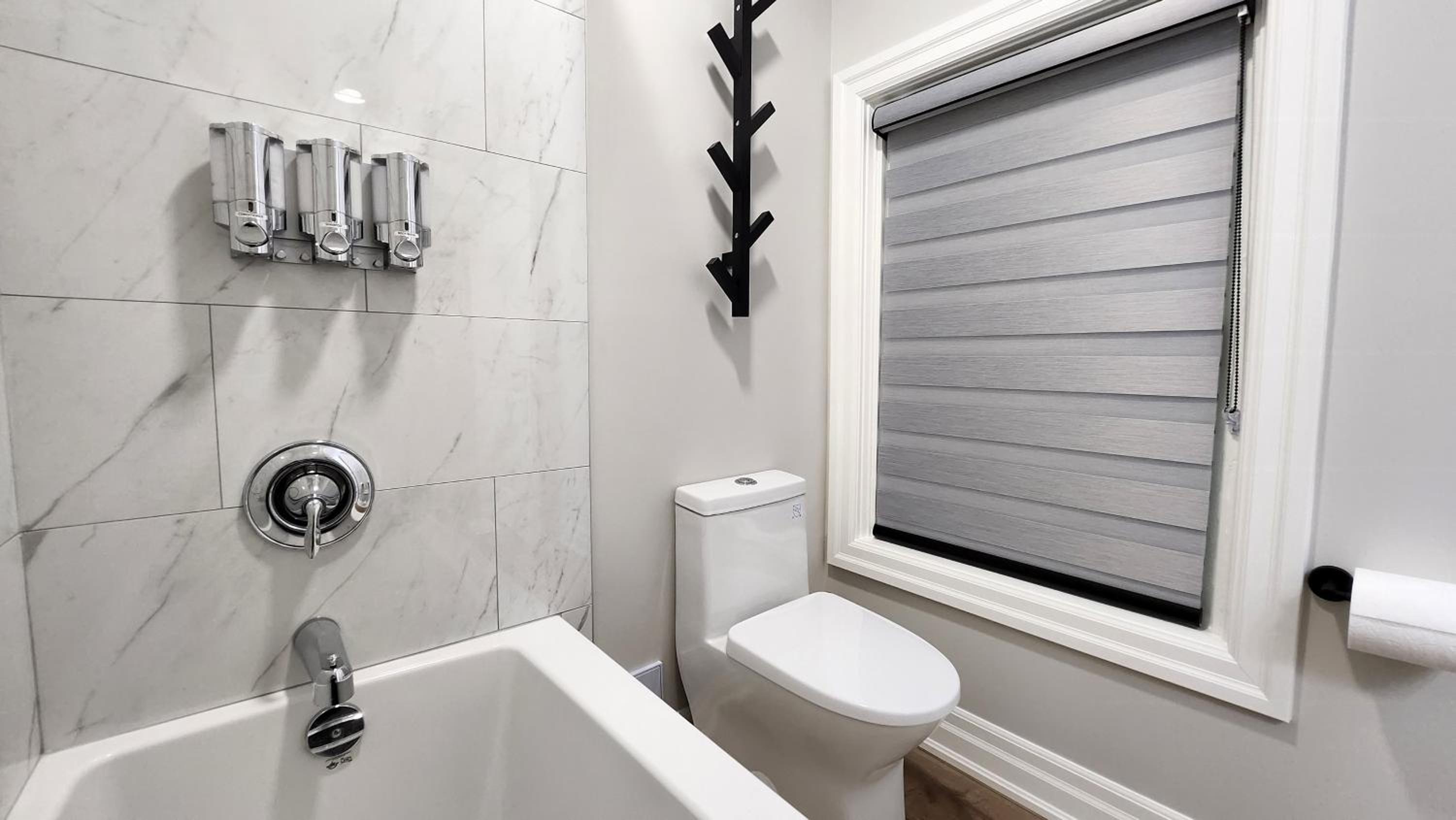 The Zen Escape Modern Queen Size One Bedroom Full Apartment