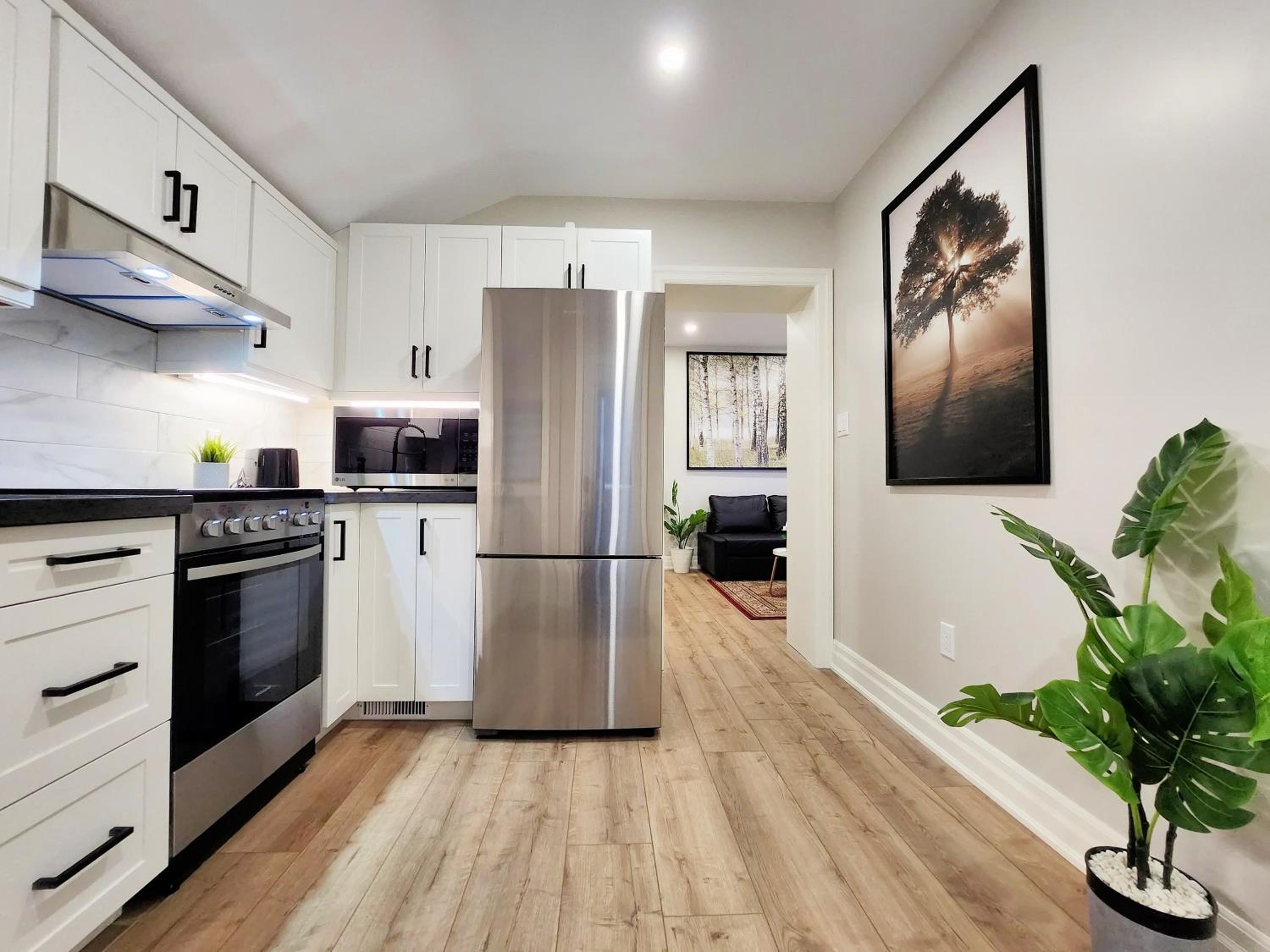 The Zen Escape Modern Queen Size One Bedroom Full Apartment