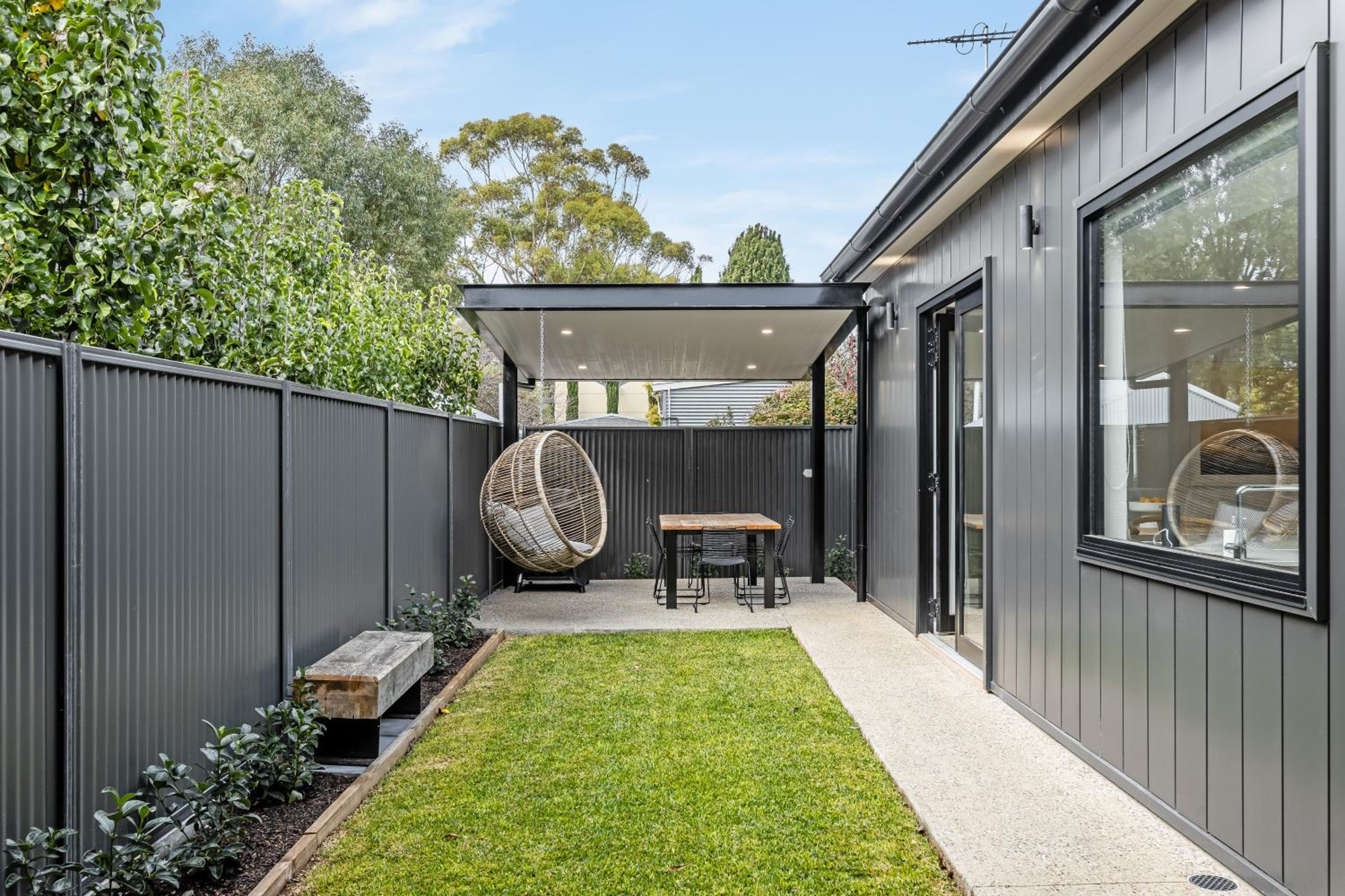Vale 194 - Luxury Accommodation in McLaren Vale - 5 holiday homes with king size beds