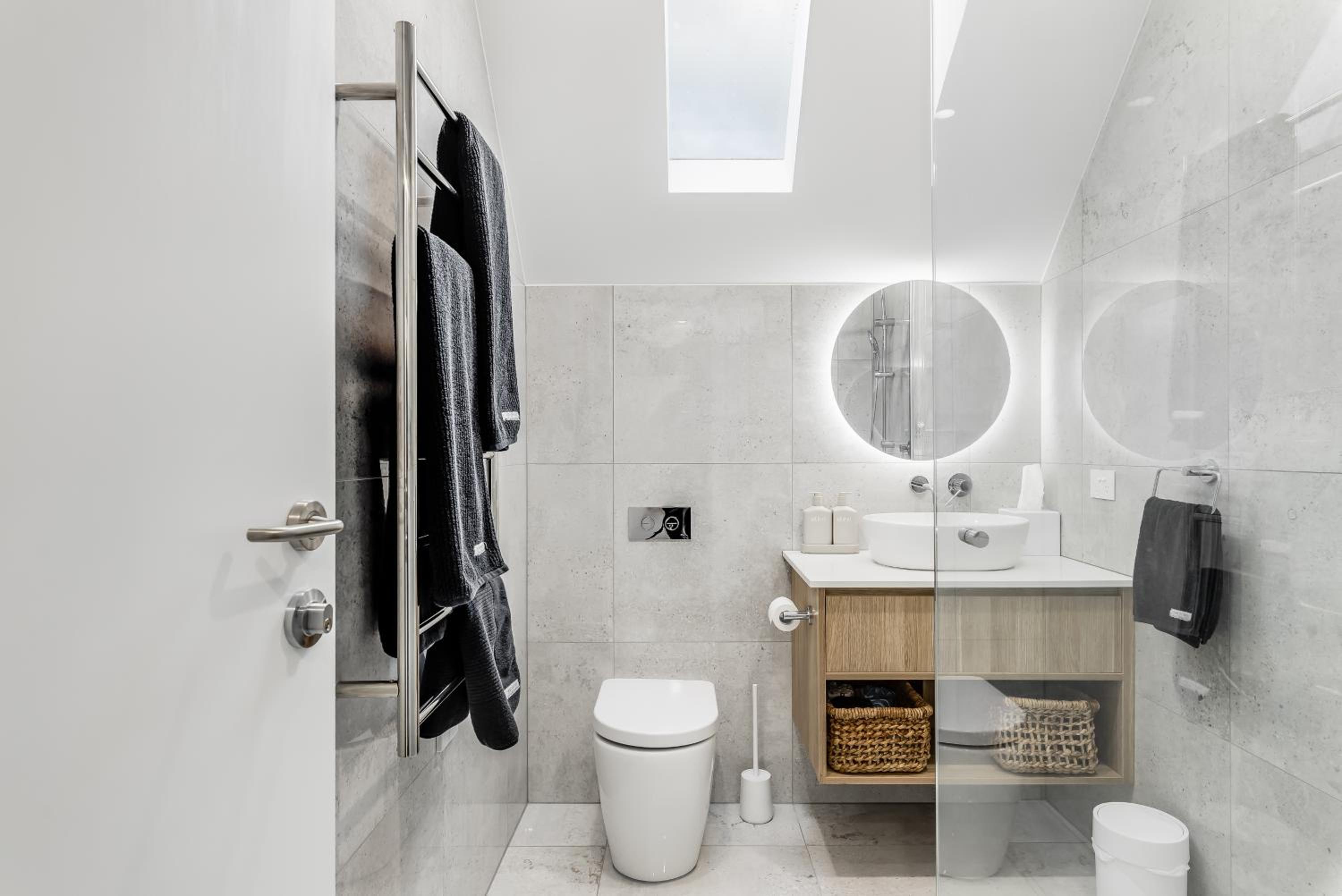Vale 194 - Luxury Accommodation in McLaren Vale - 5 holiday homes with king size beds