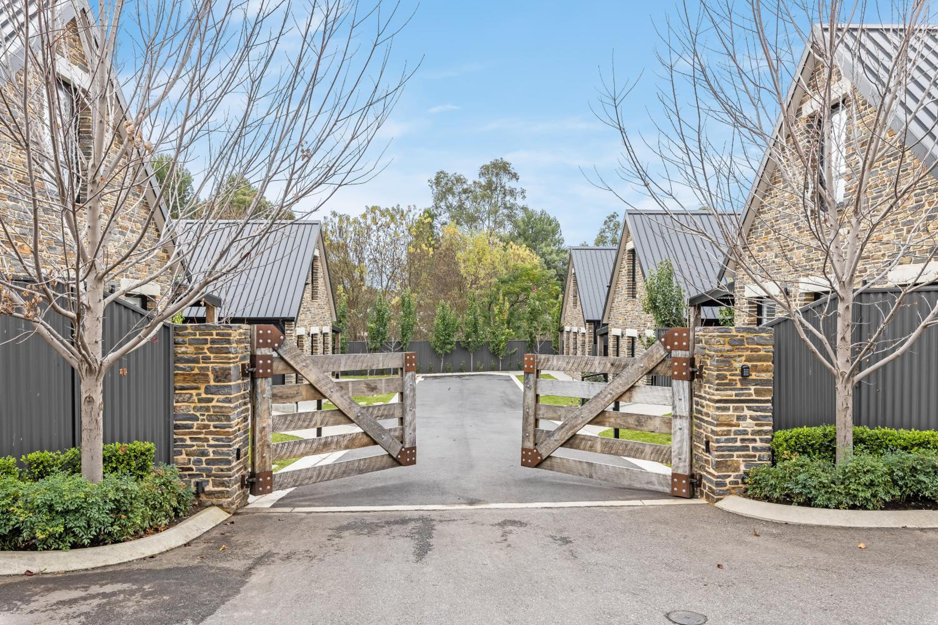 Vale 194 - Luxury Accommodation in McLaren Vale - 5 holiday homes with king size beds
