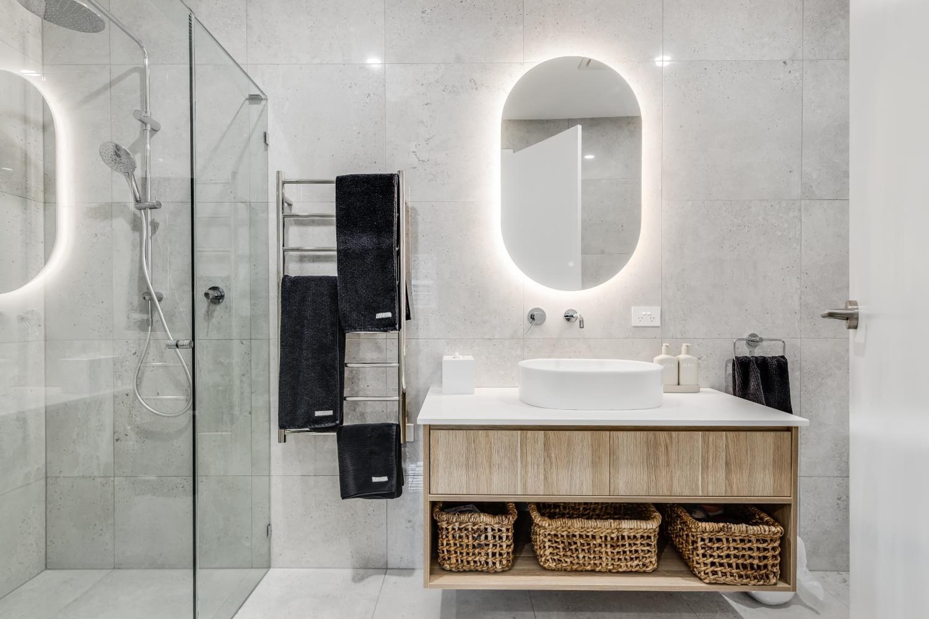 Vale 194 - Luxury Accommodation in McLaren Vale - 5 holiday homes with king size beds