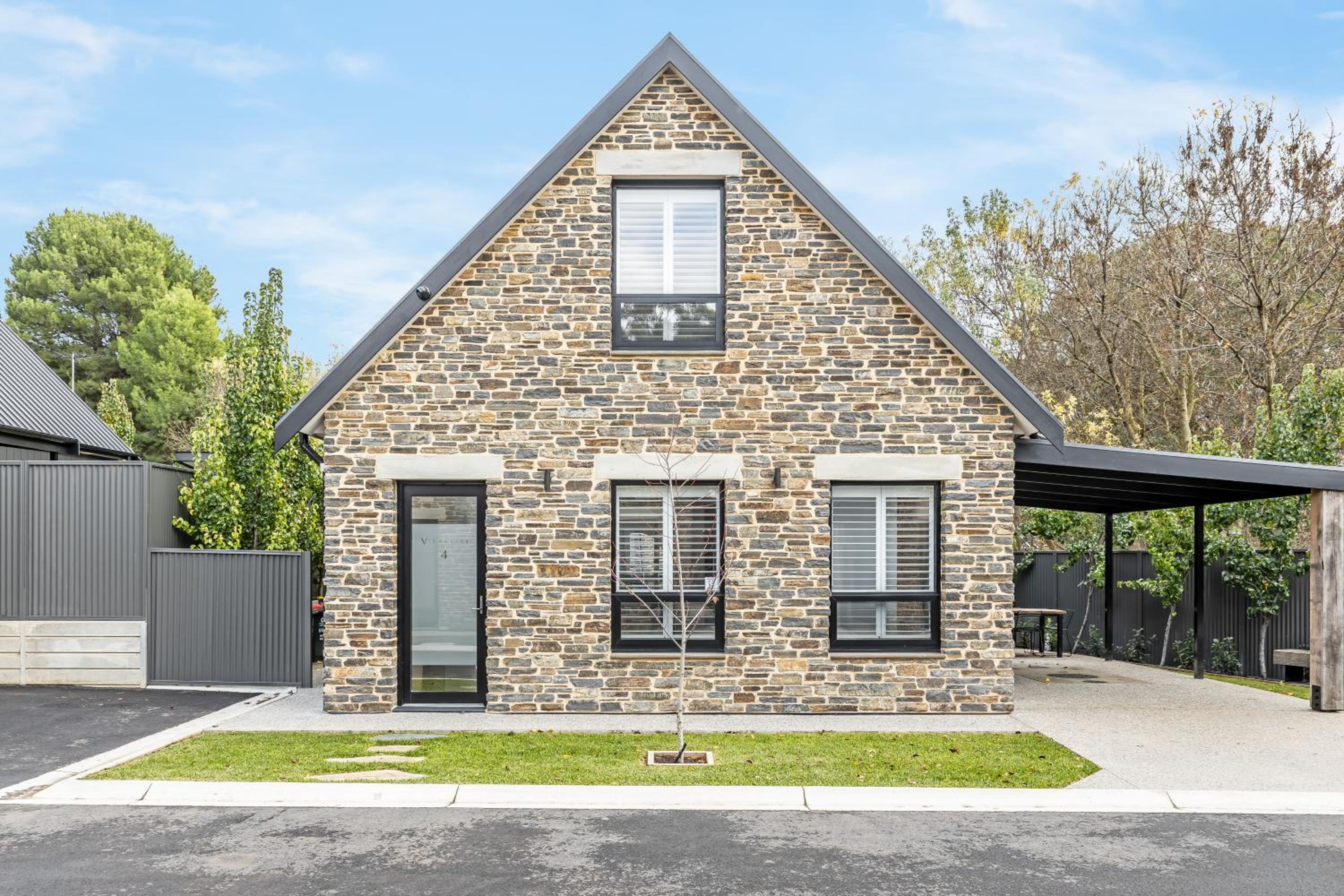 Vale 194 - Luxury Accommodation in McLaren Vale - 5 holiday homes with king size beds