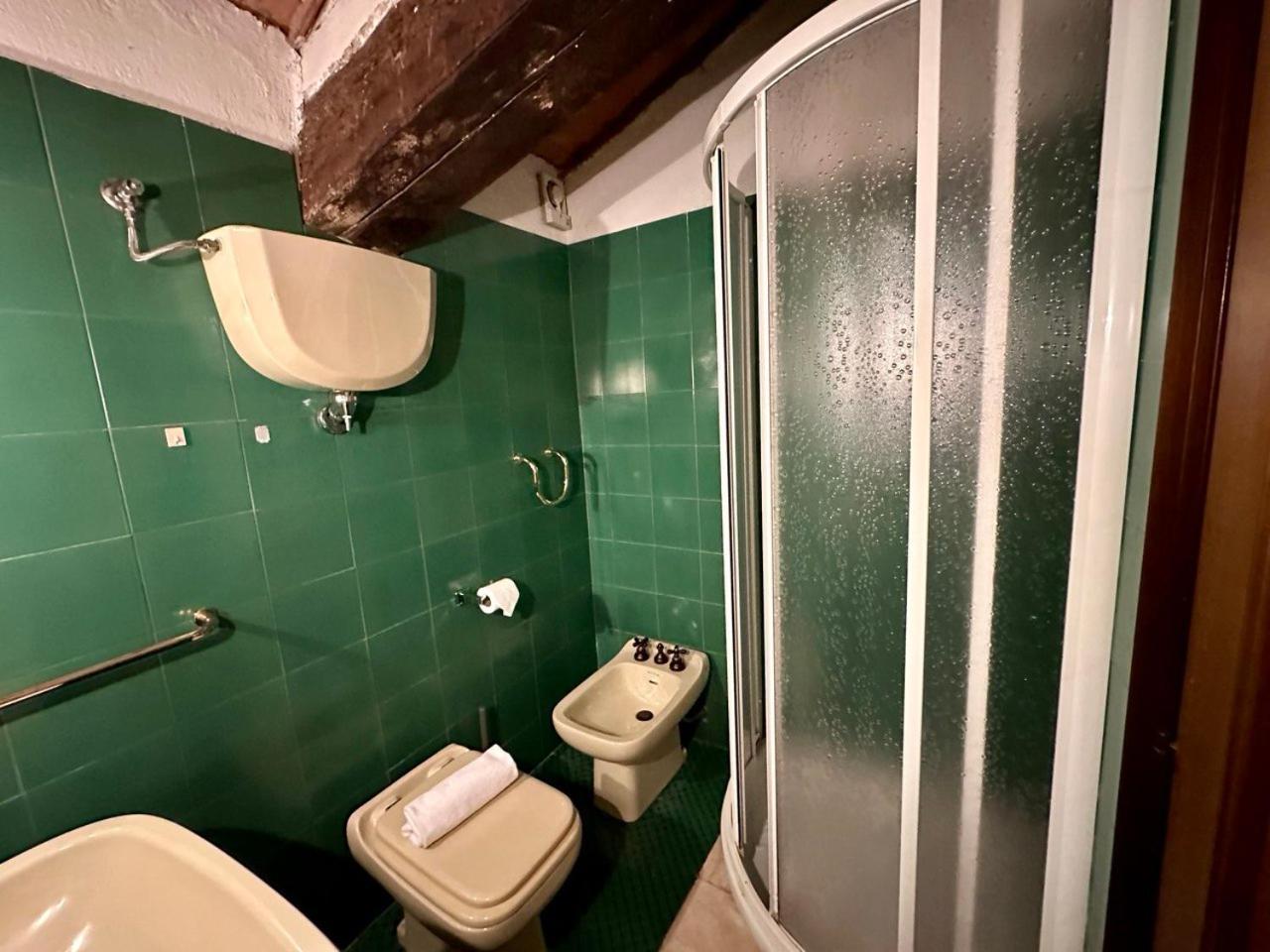 Photo 33