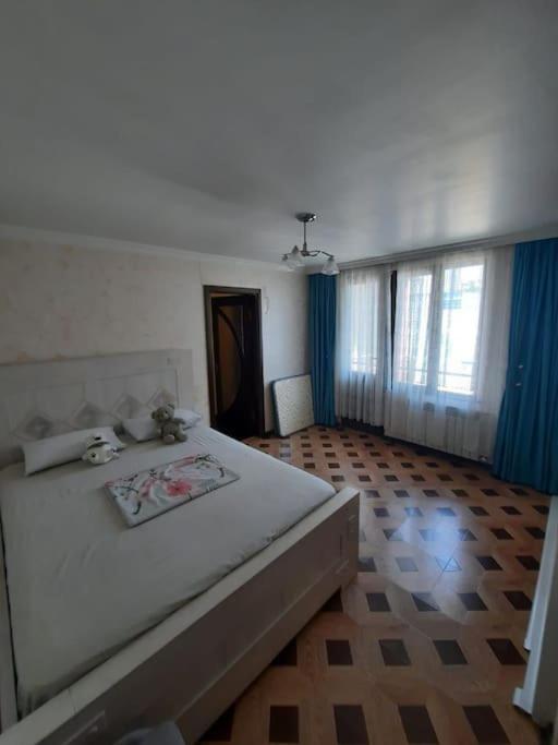 Apartment In Center For Family view 3