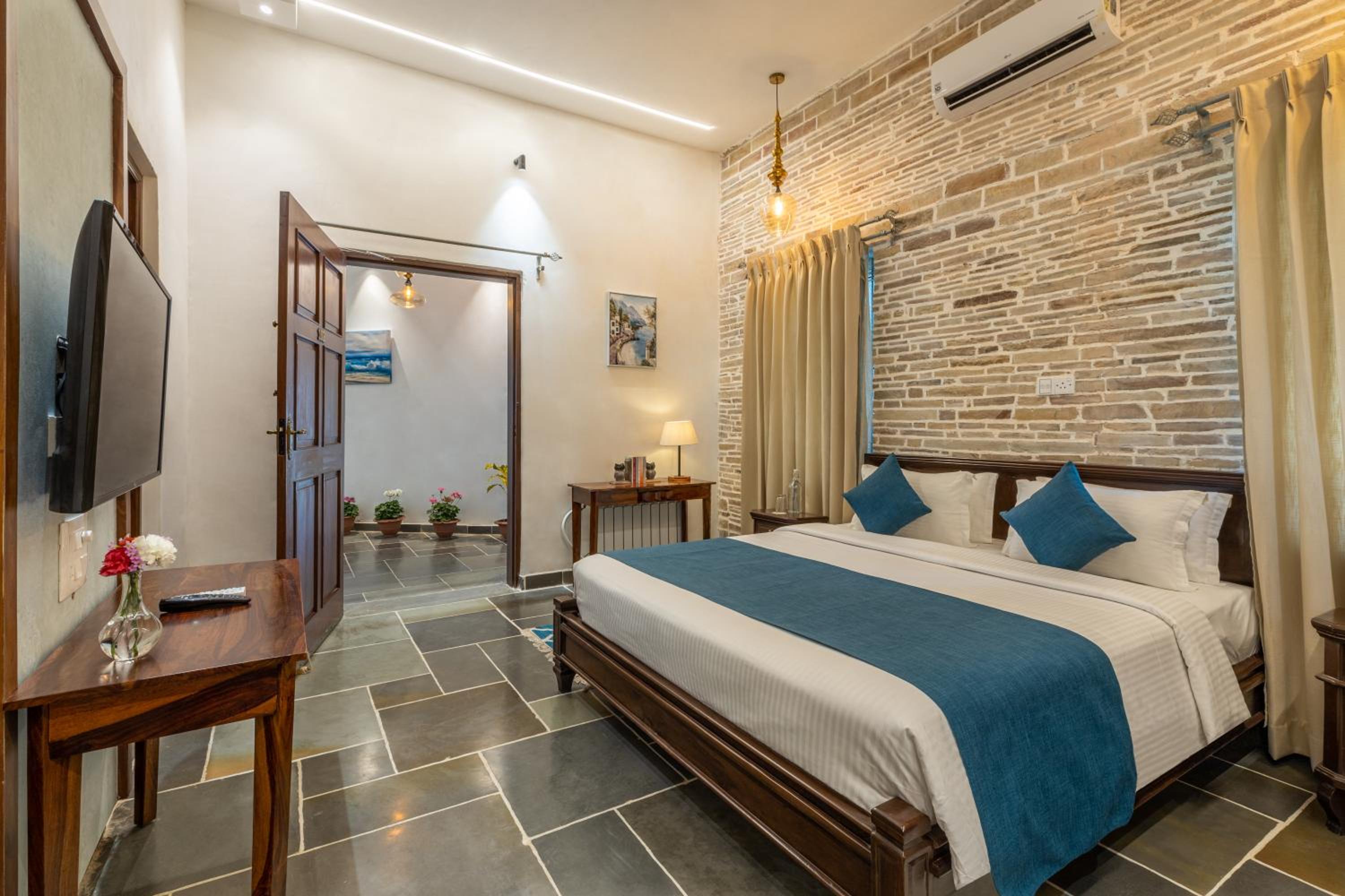 Moonstone, Bhopal, amã Stays & Trails view 3