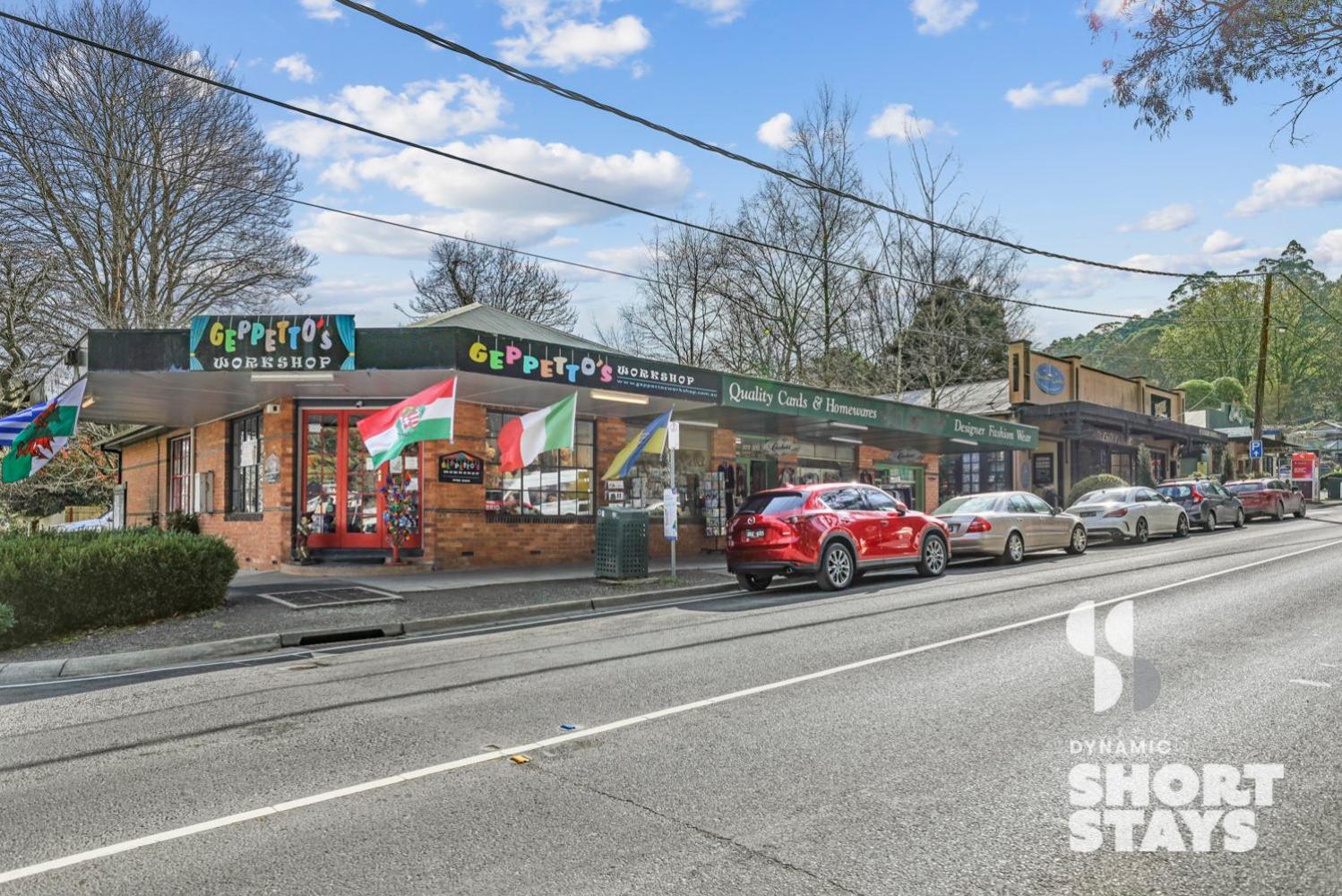 Magnolia Retreat - Rocky Creek Art Garden