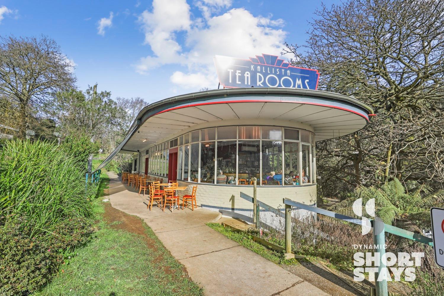 Magnolia Retreat - Rocky Creek Art Garden