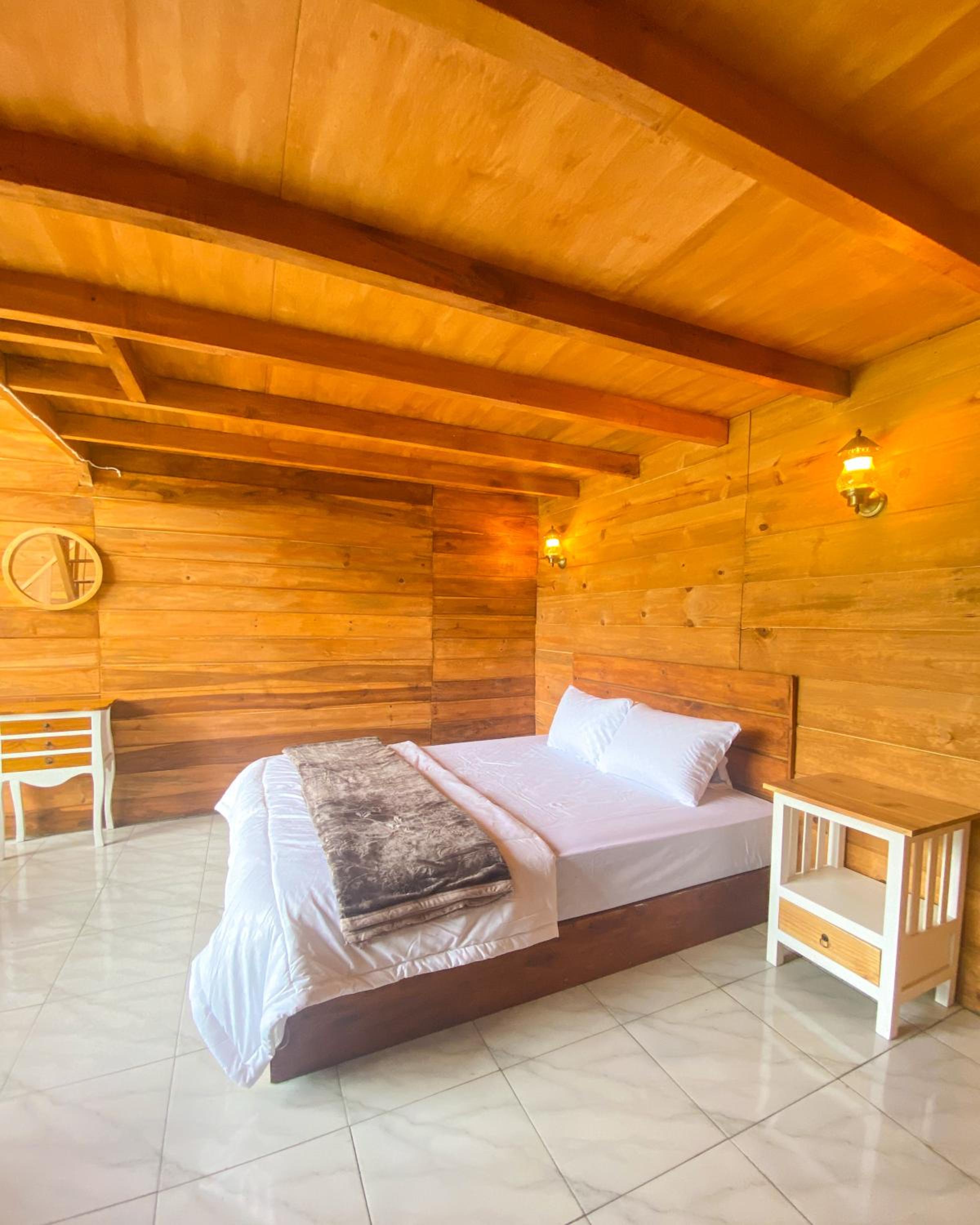 Godieng Cabin 2 view 4