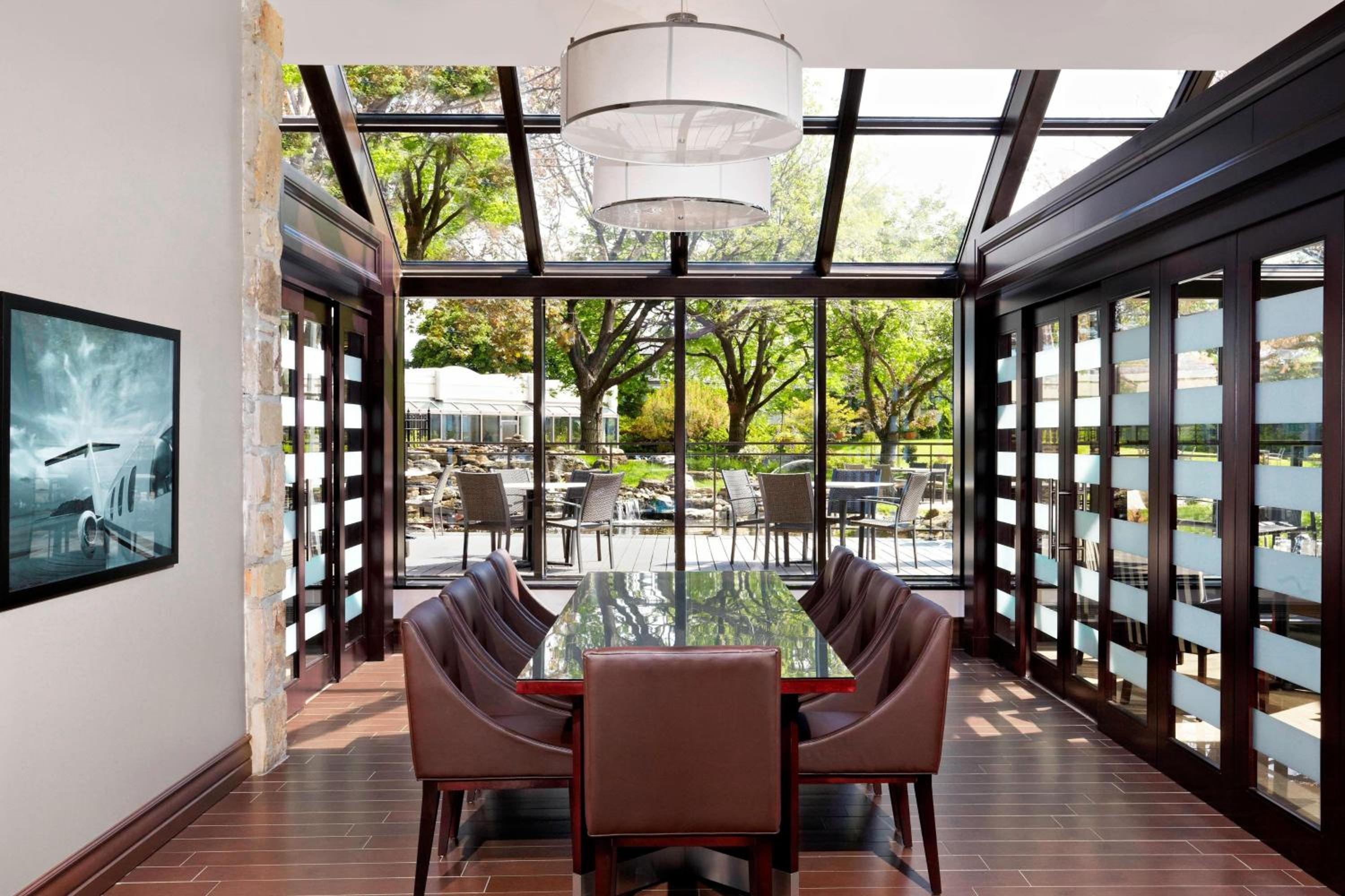 Sheraton Montreal Airport Hotel - Property Image 4