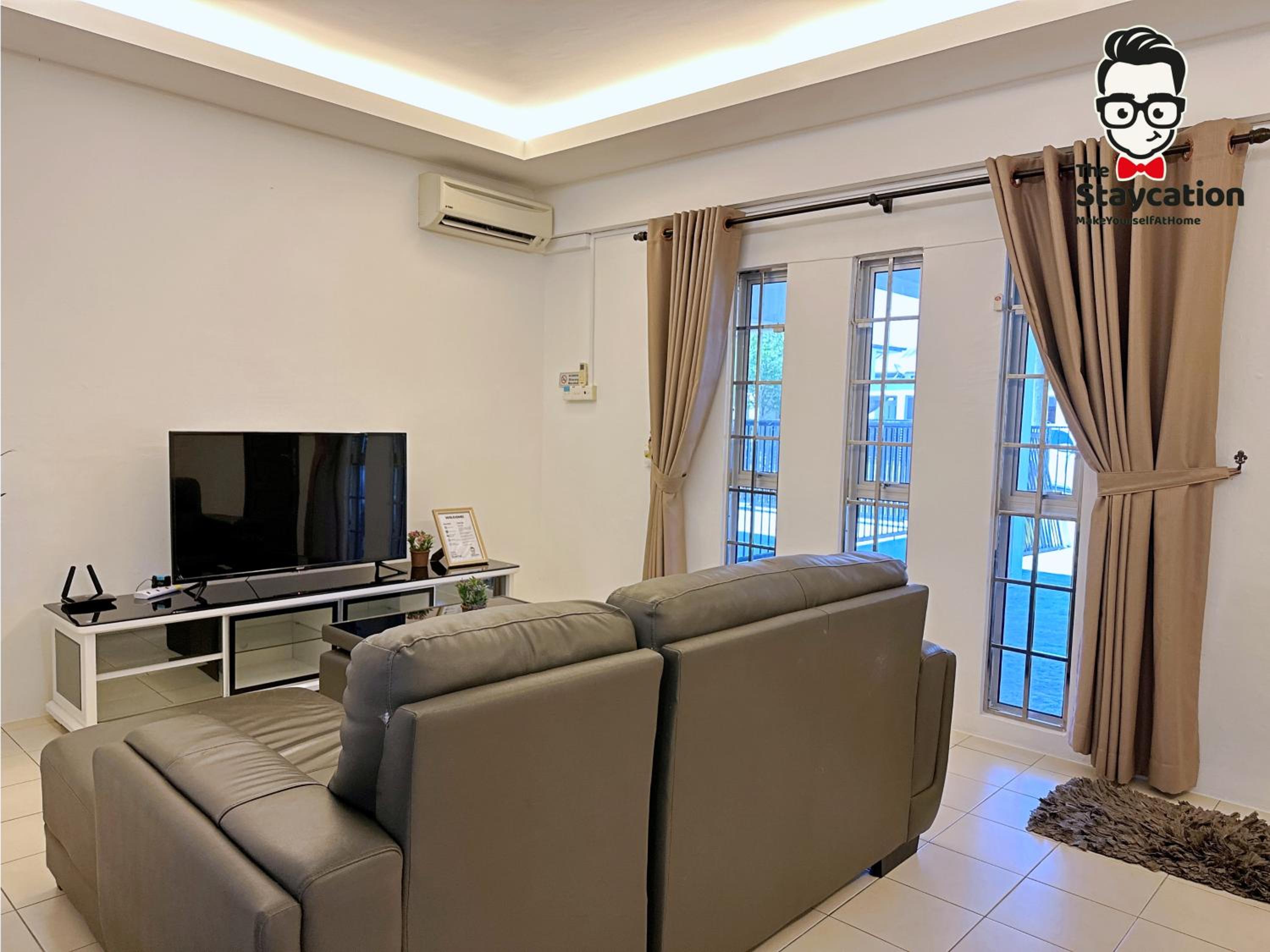 Staycation Homestay 15 Kch City Mall Landed House photo 3