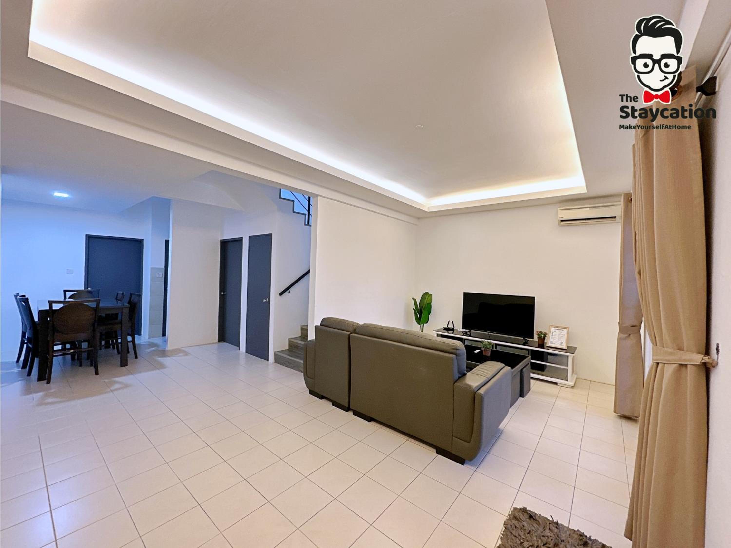 Staycation Homestay 15 Kch City Mall Landed House photo 5