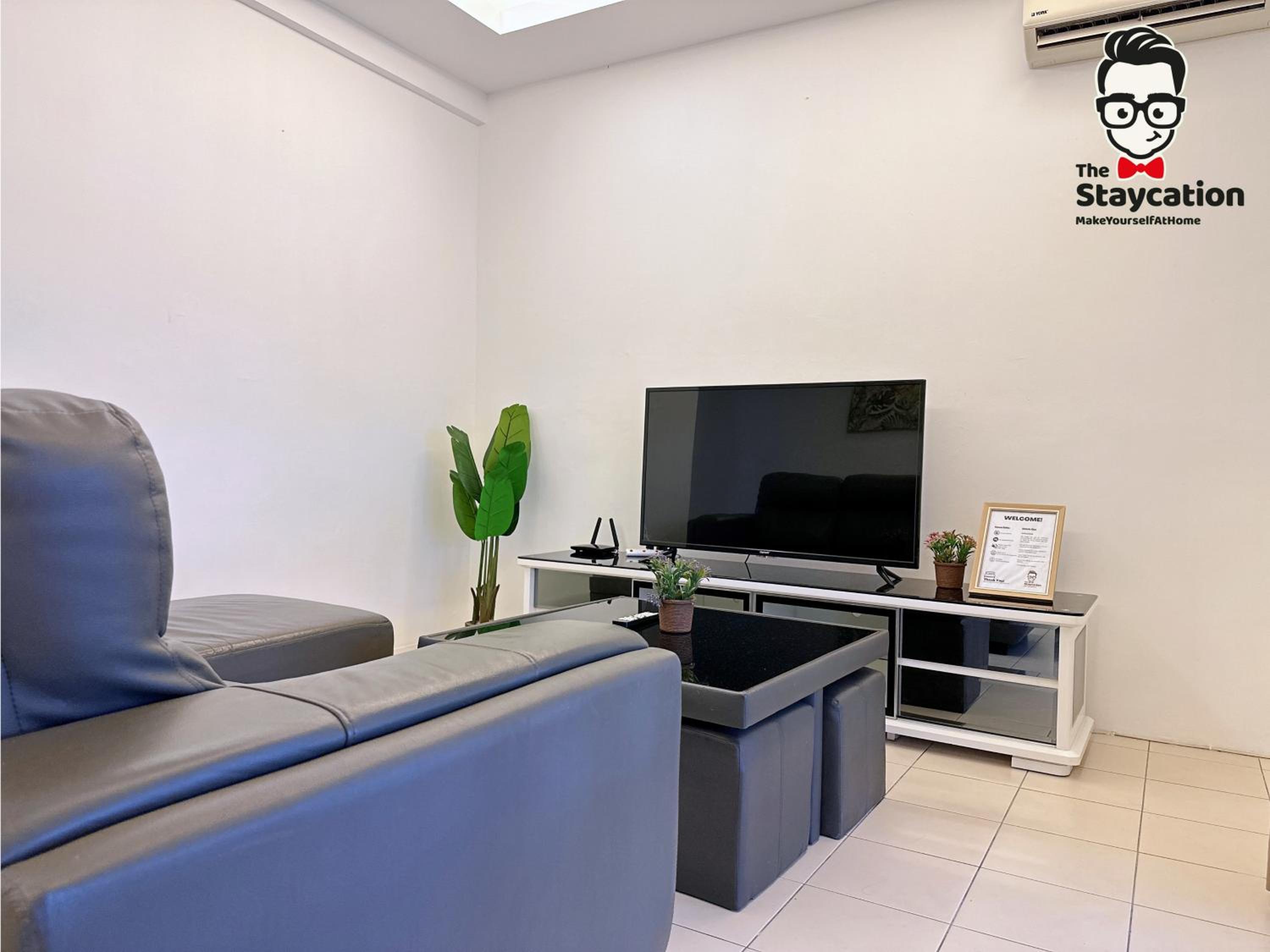 Staycation Homestay 15 Kch City Mall Landed House photo 1
