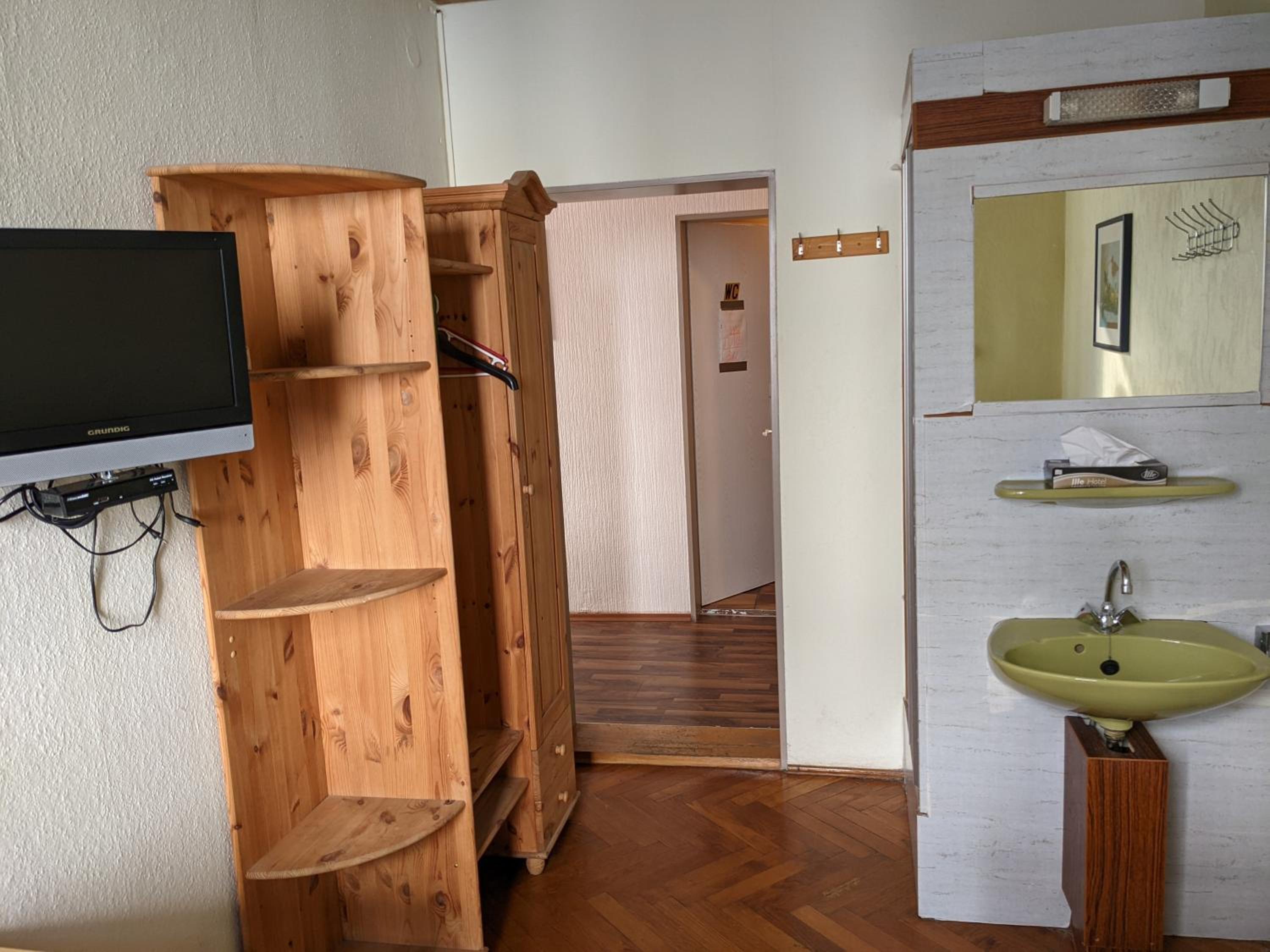 Monteurunterkunft Weiden by HausGruenerBaum