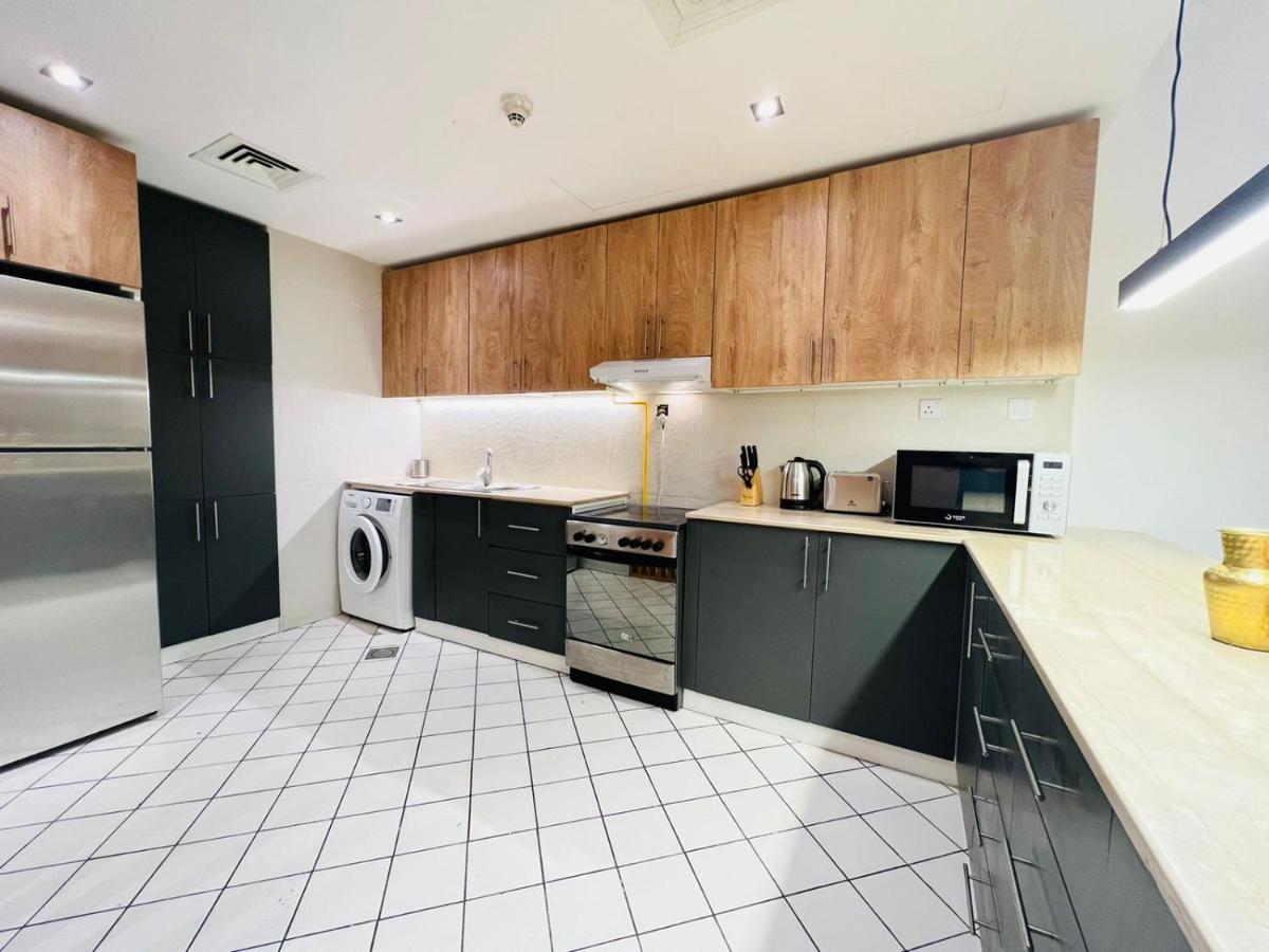 High Floor with city skyline & Burj khalifa view 3 bedroom unit marina