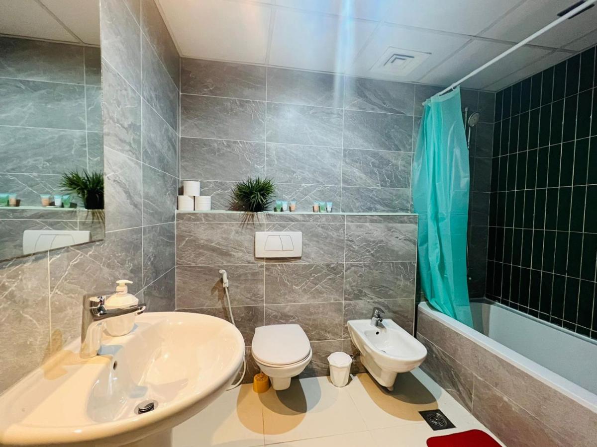 High Floor with city skyline & Burj khalifa view 3 bedroom unit marina