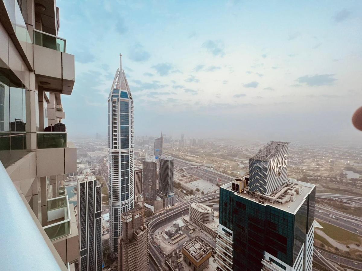 High Floor with city skyline & Burj khalifa view 3 bedroom unit marina