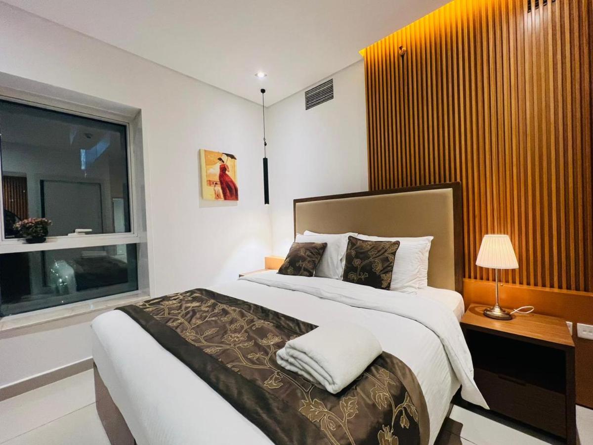 High Floor with city skyline & Burj khalifa view 3 bedroom unit marina