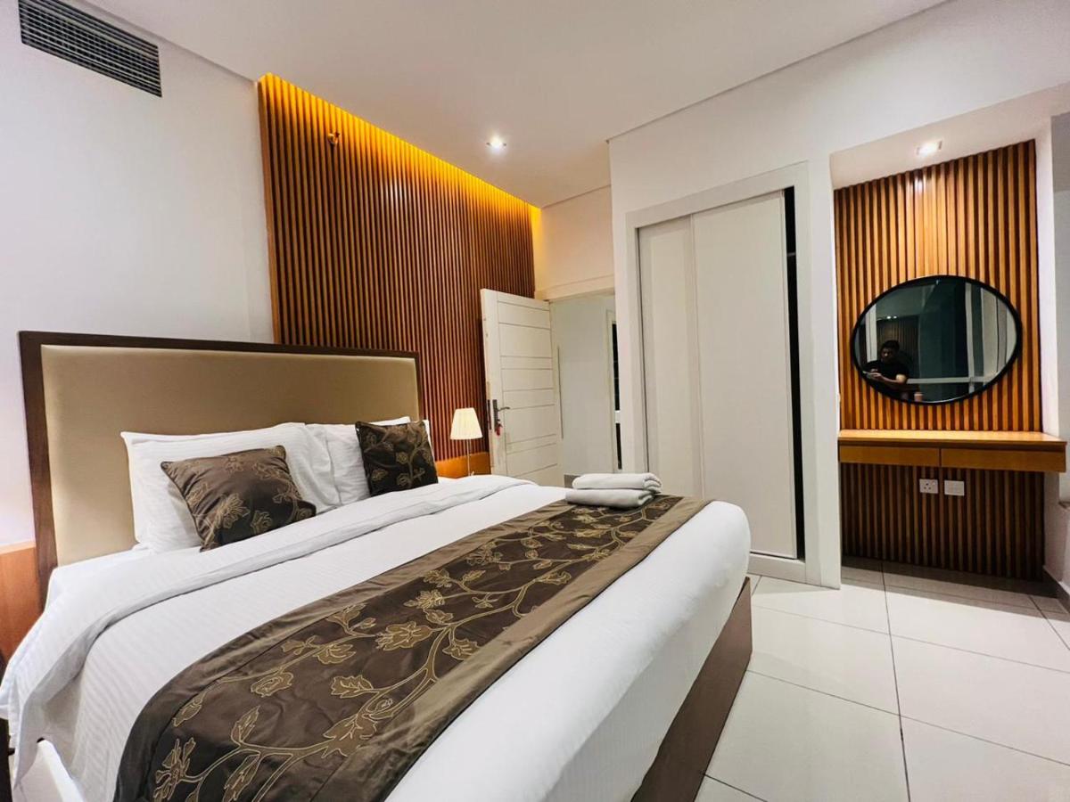High Floor with city skyline & Burj khalifa view 3 bedroom unit marina
