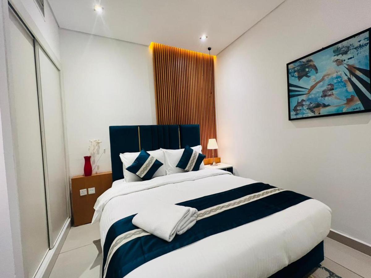High Floor with city skyline & Burj khalifa view 3 bedroom unit marina