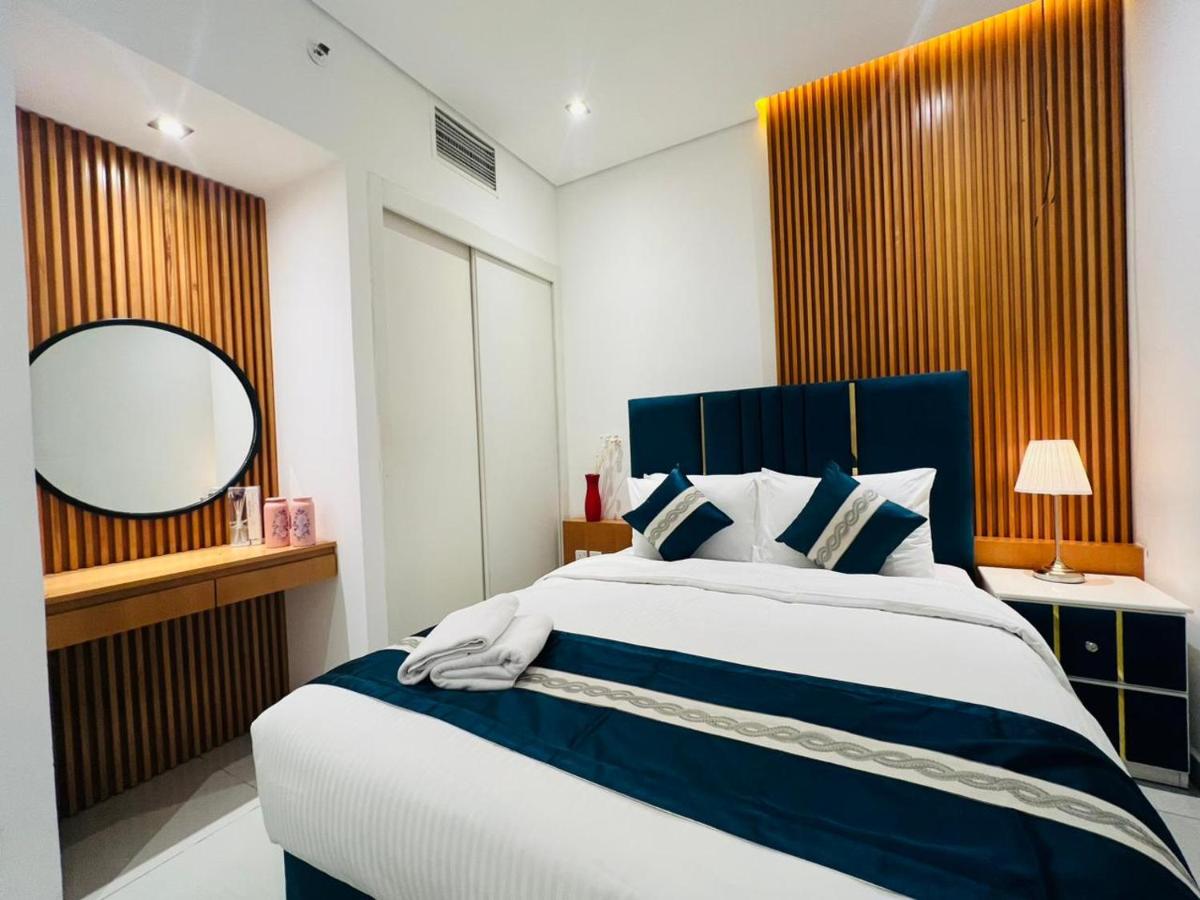 High Floor with city skyline & Burj khalifa view 3 bedroom unit marina